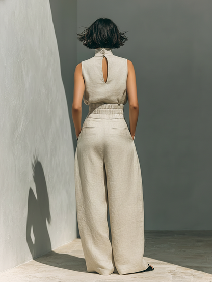 Set bestehend aus einer ärmellosen Bluse und einer Hose mit weitem Bein aus einem Baumwoll-Leinen-Mix.
