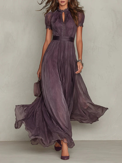 Flavia | Langes lila Kleid mit Schlüsselloch-Ausschnitt, Chiffon-Spitzenbesatz