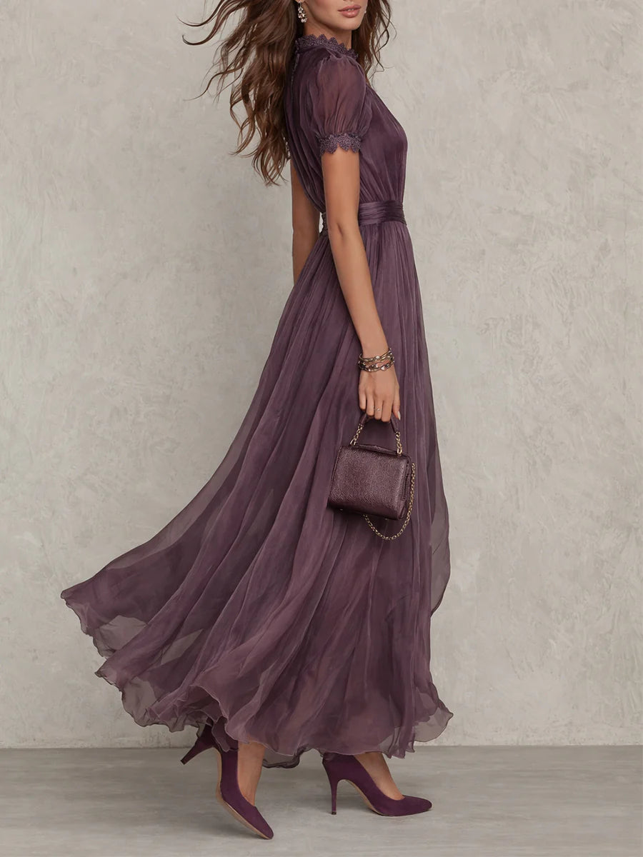 Flavia | Langes lila Kleid mit Schlüsselloch-Ausschnitt, Chiffon-Spitzenbesatz